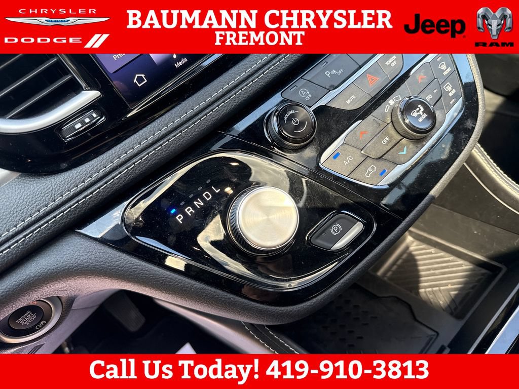 Used 2025 Chrysler Pacifica Limited FWD image 24
