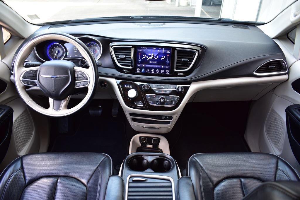 Used 2020 Chrysler Pacifica Limited FWD image 31