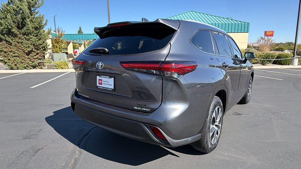 Certified 2023 Toyota Highlander XLE AWD/4WD image 3