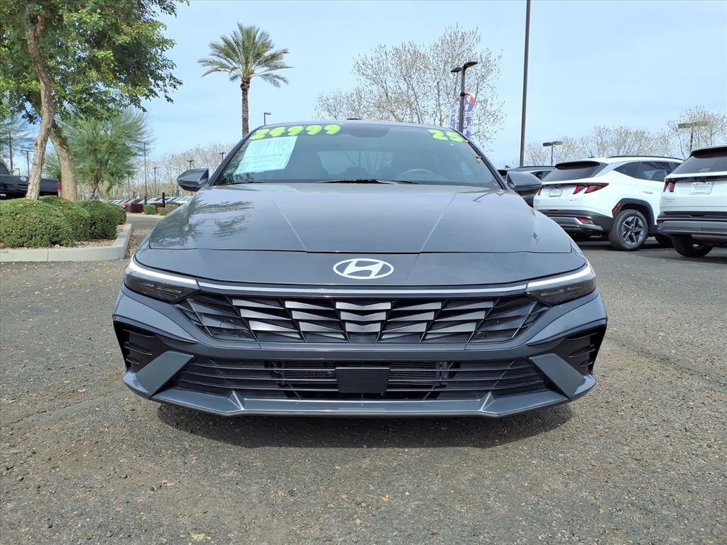 Certified 2025 Hyundai Elantra Limited image 2