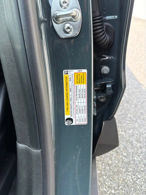 Used 2025 Chevrolet Trax LT FWD image 27