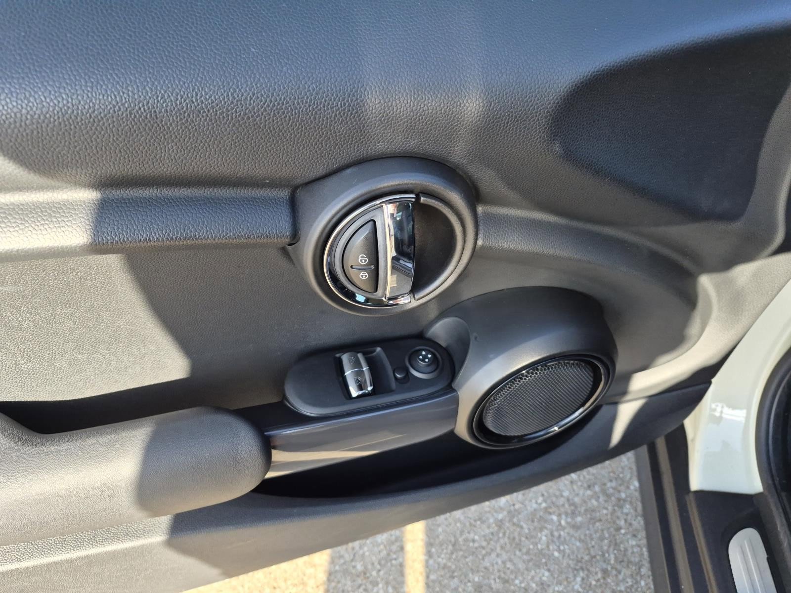 Used 2018 MINI Cooper 2-Door Hardtop FWD image 14