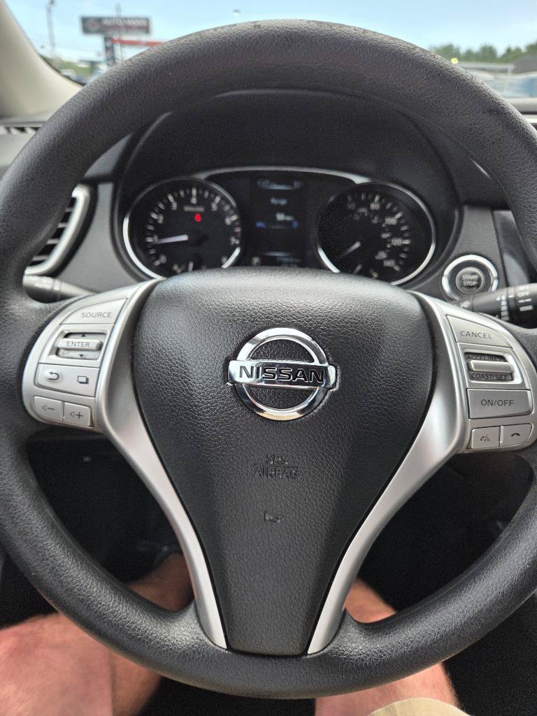 Used 2016 Nissan Rogue SV FWD image 16
