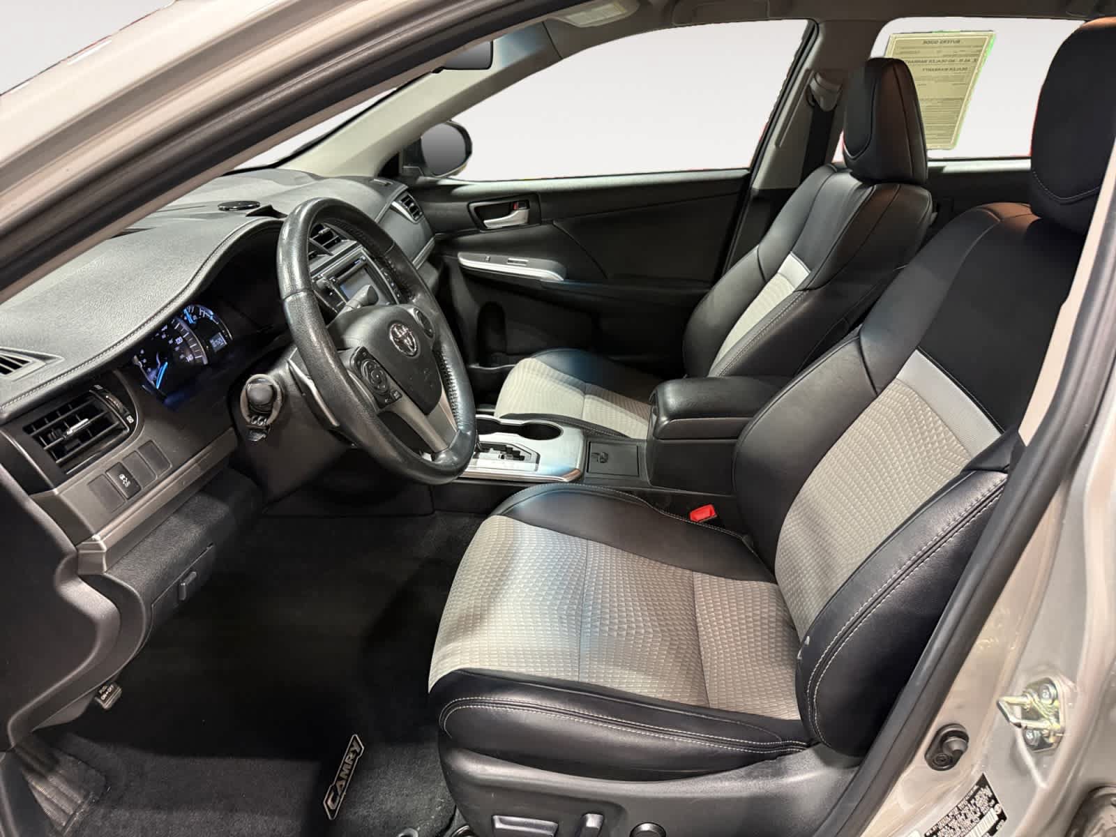 Used 2014 Toyota Camry SE FWD image 10