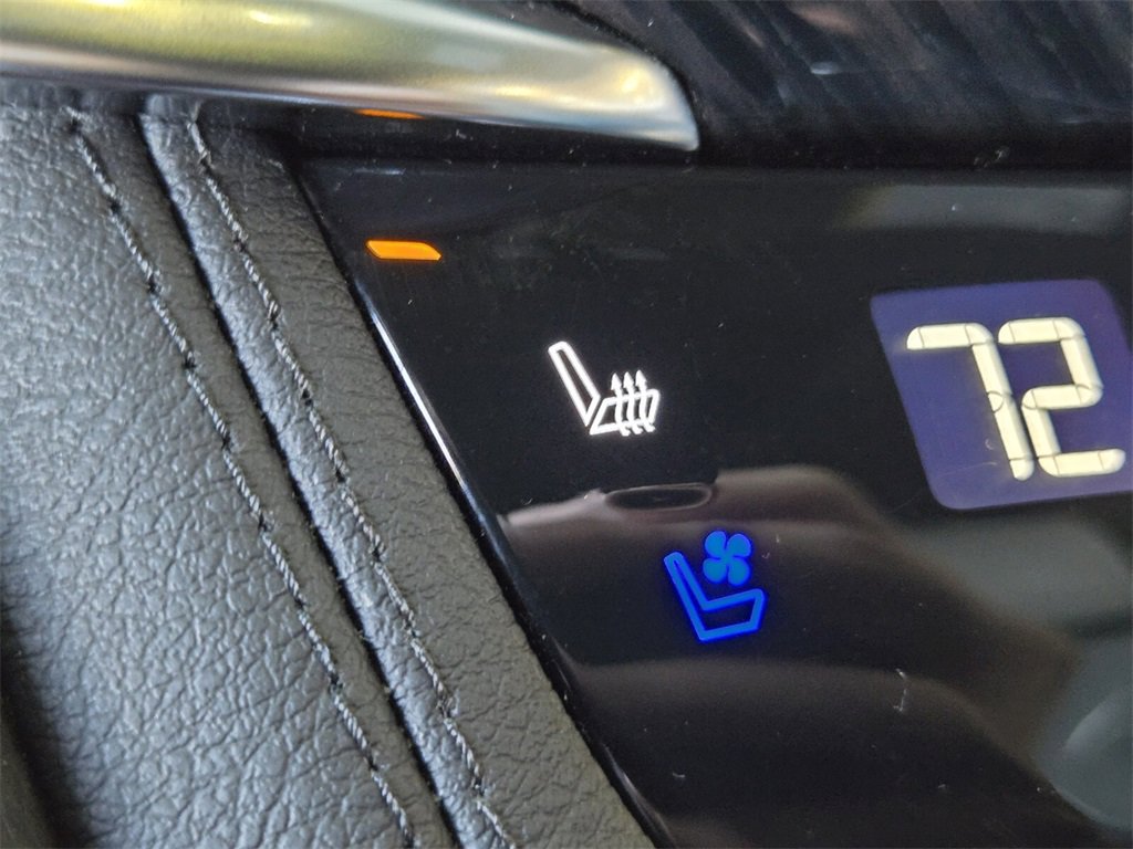 Used 2025 Cadillac XT6 Premium Luxury image 30