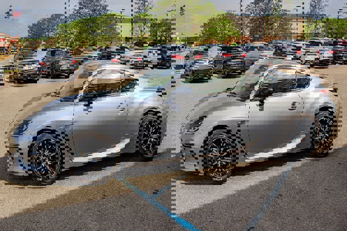 Used 2022 Toyota GR86 w/ ALL Weather Mat Package (TMS) image 4