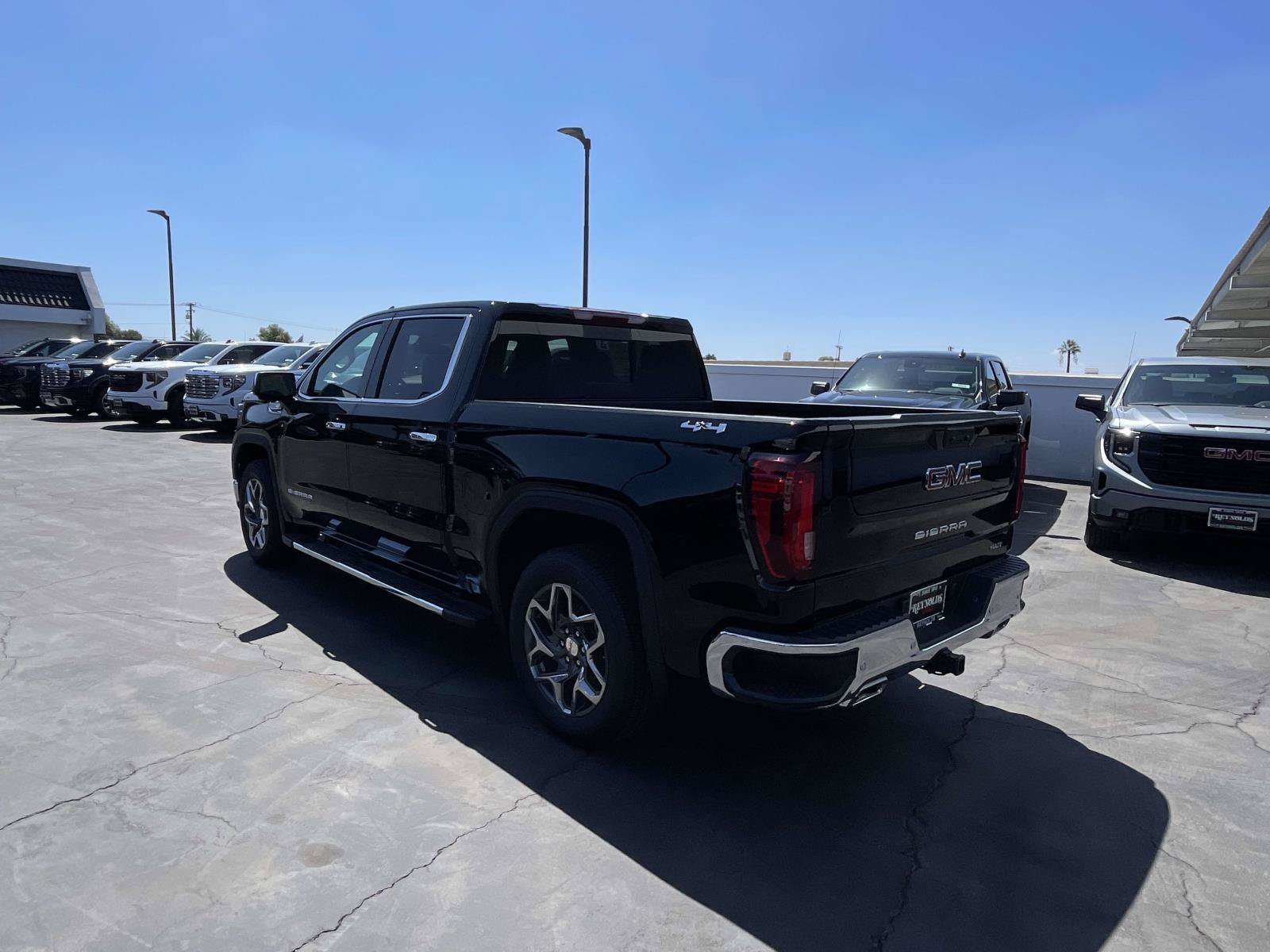 New 2026 GMC Sierra 1500 SLT w/ SLT Premium Package AWD/4WD image 7