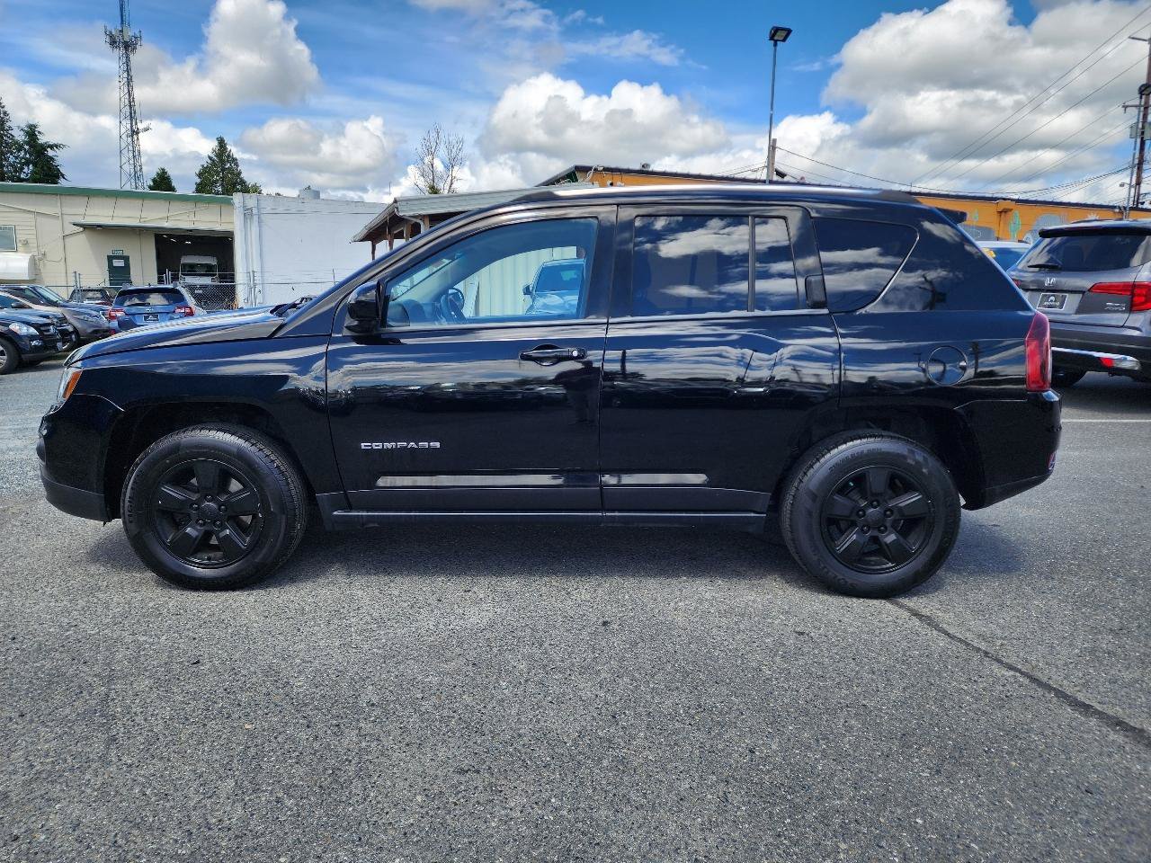 Used 2015 Jeep Compass Latitude FWD image 10