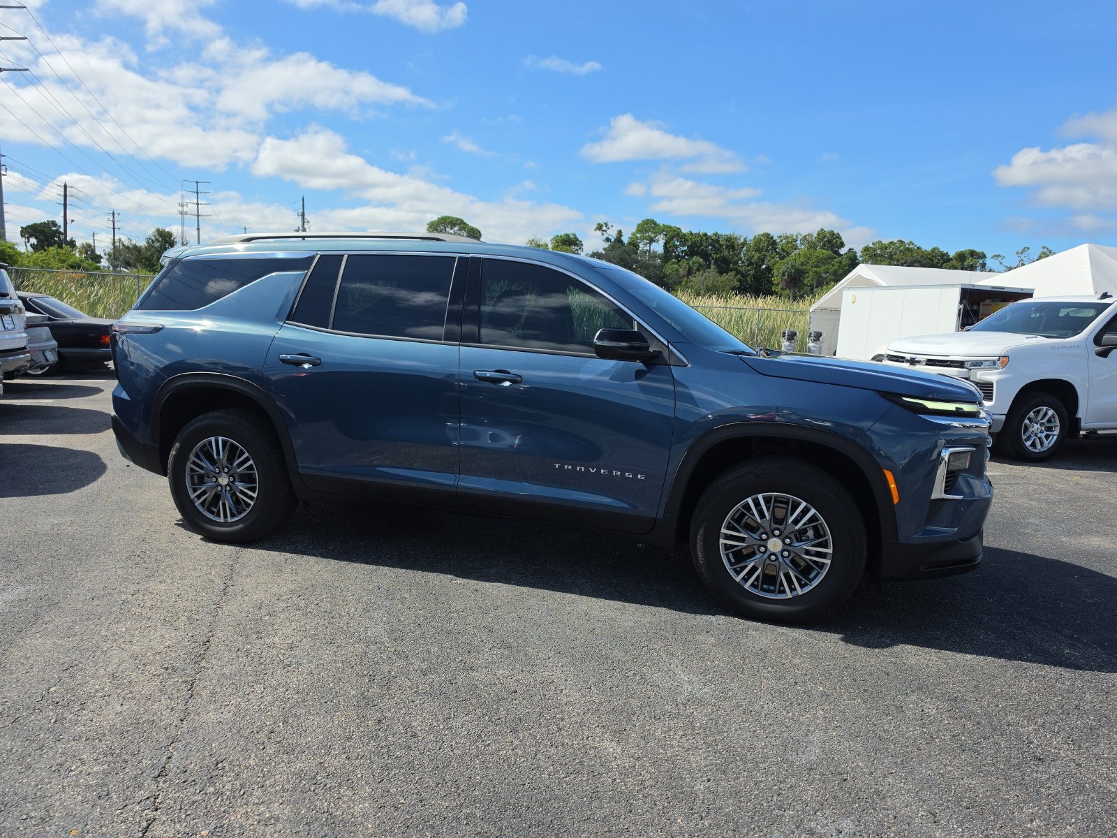 Used 2026 Chevrolet Traverse LT w/ Driver Confidence Package FWD image 2