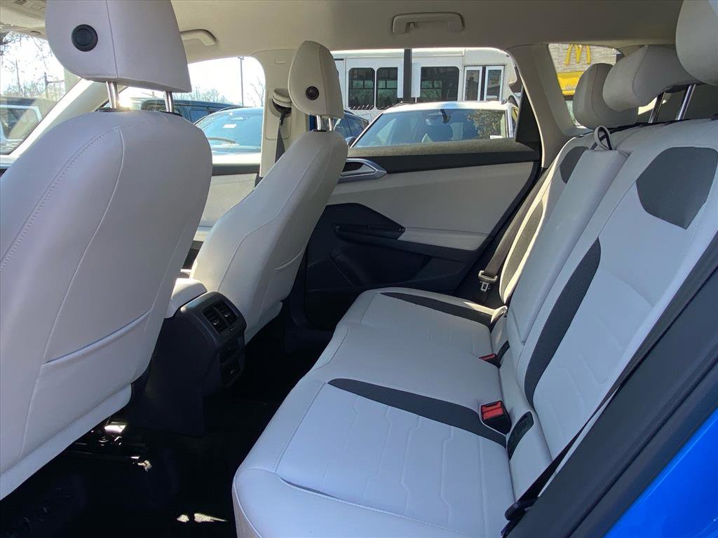 Used 2025 Volkswagen Taos SE image 20
