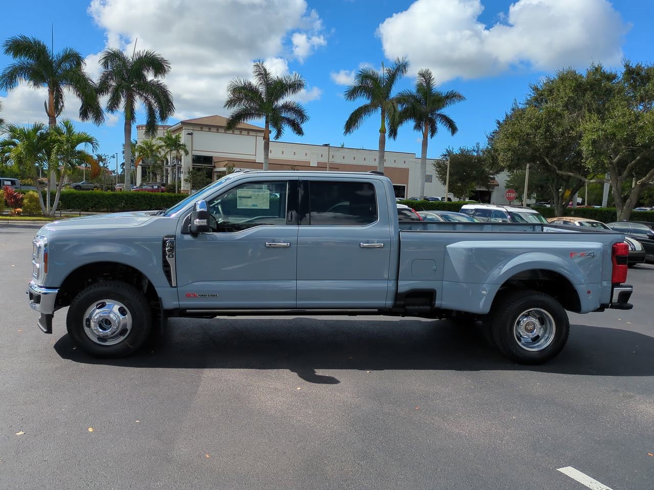 New 2026 Ford F350 4x4 Crew Cab DRW Super Duty image 7