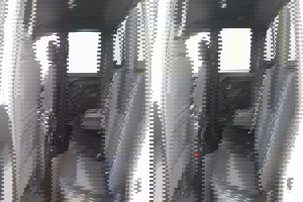 Used 2019 Nissan Titan SV w/ SV Convenience Package image 45