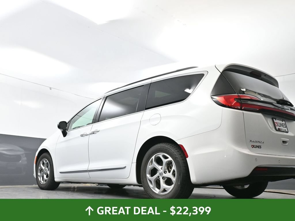 Used 2023 Chrysler Pacifica Limited FWD image 55