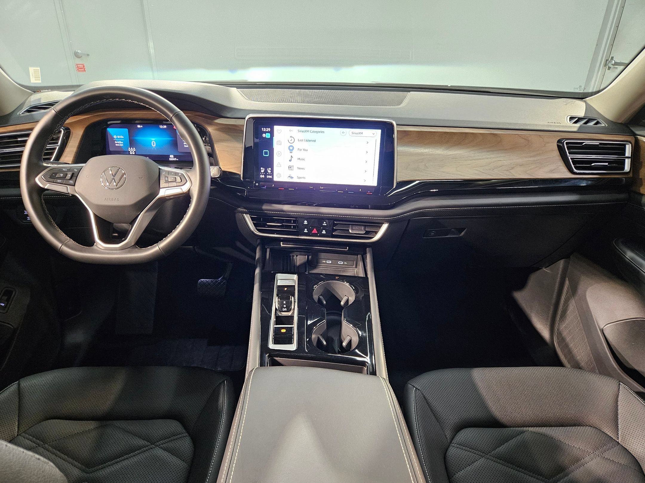 Used 2025 Volkswagen Atlas SE FWD image 10