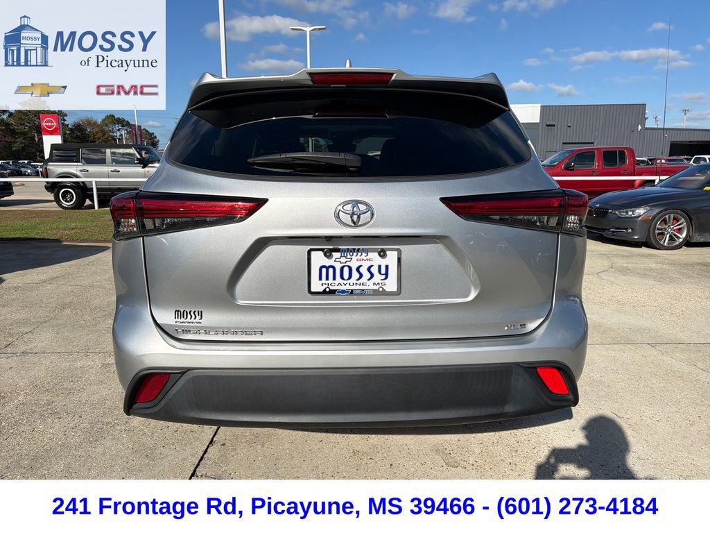 Used 2023 Toyota Highlander L image 4
