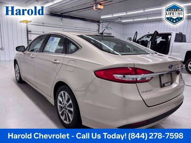 Used 2017 Ford Fusion SE w/ Fusion SE Technology Package FWD image 4