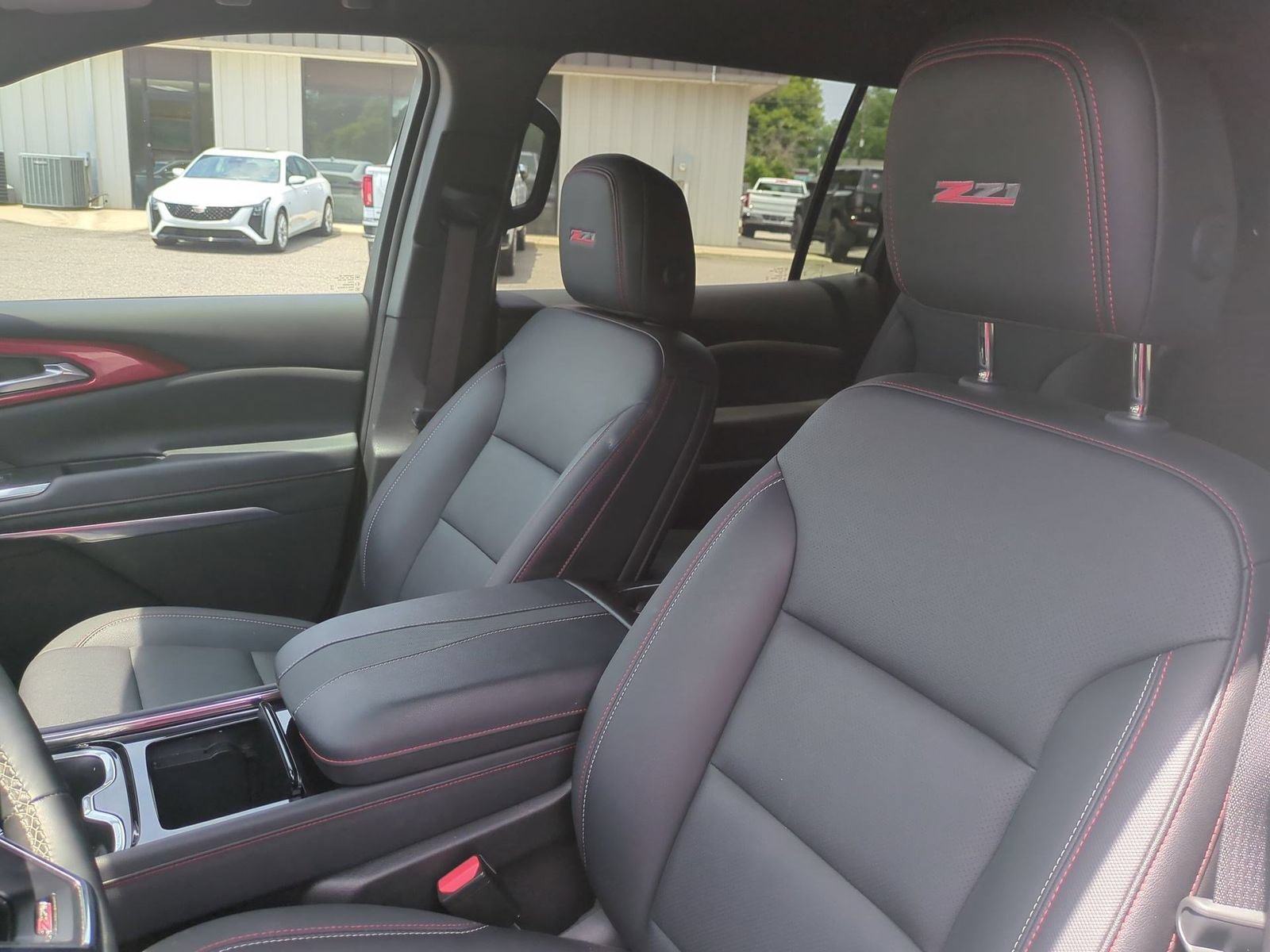 Used 2025 Chevrolet Traverse Z71 w/ Enhanced Driving Package AWD/4WD image 19