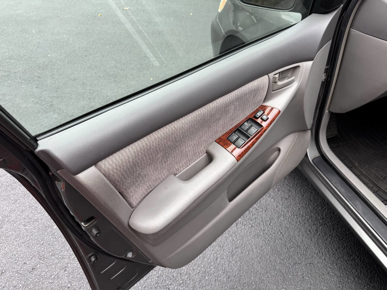 Used 2007 Toyota Corolla LE image 9