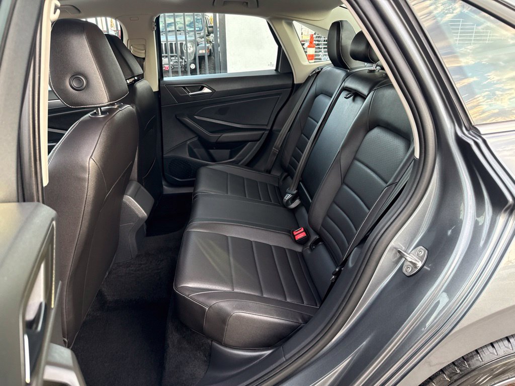 Used 2024 Volkswagen Jetta SE FWD image 22