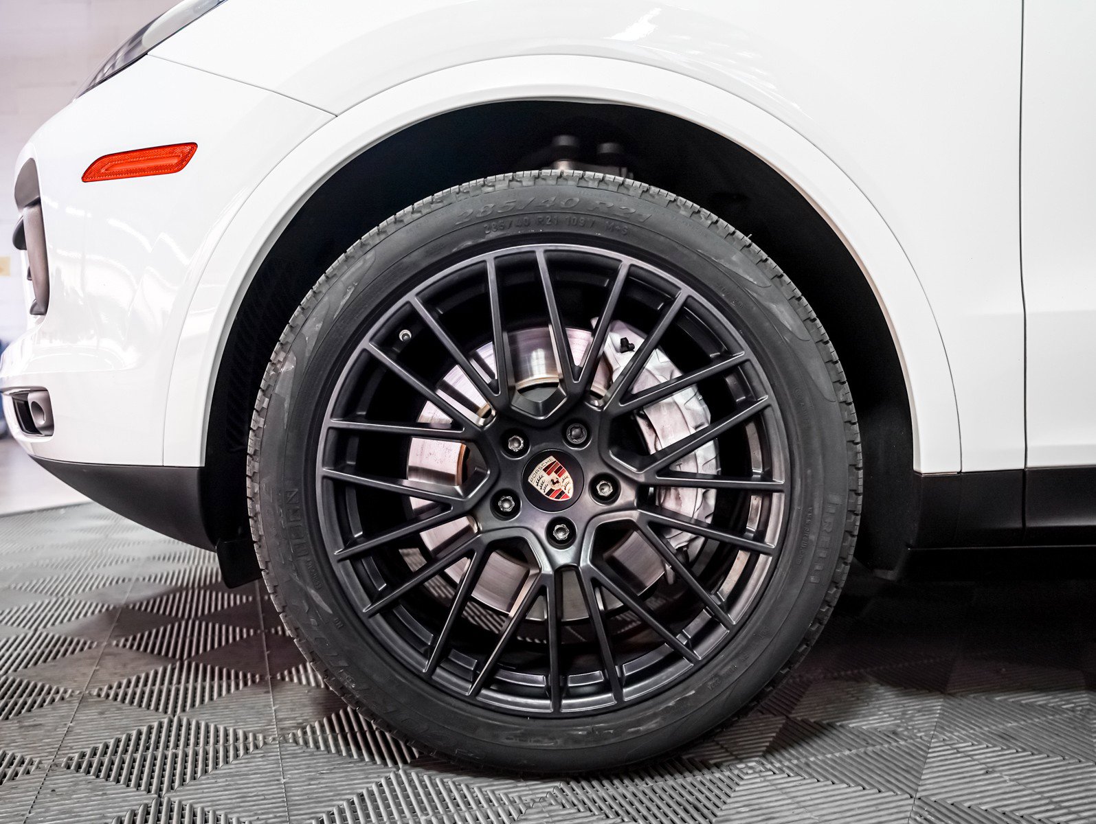 Certified 2022 Porsche Cayenne Platinum Edition w/ Premium Package Plus image 14