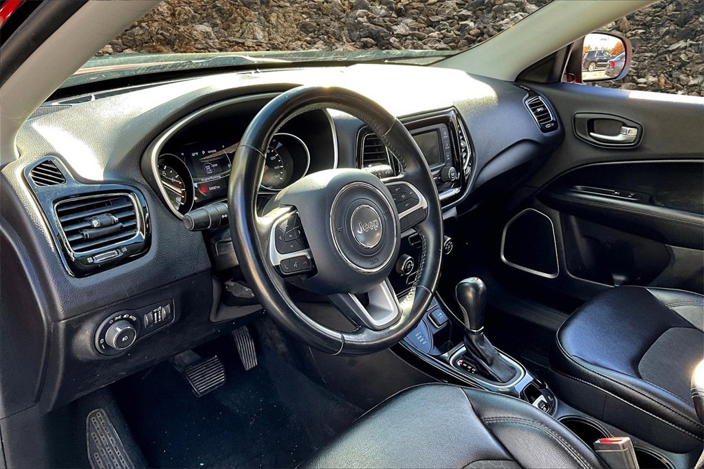Used 2018 Jeep Compass Latitude image 11