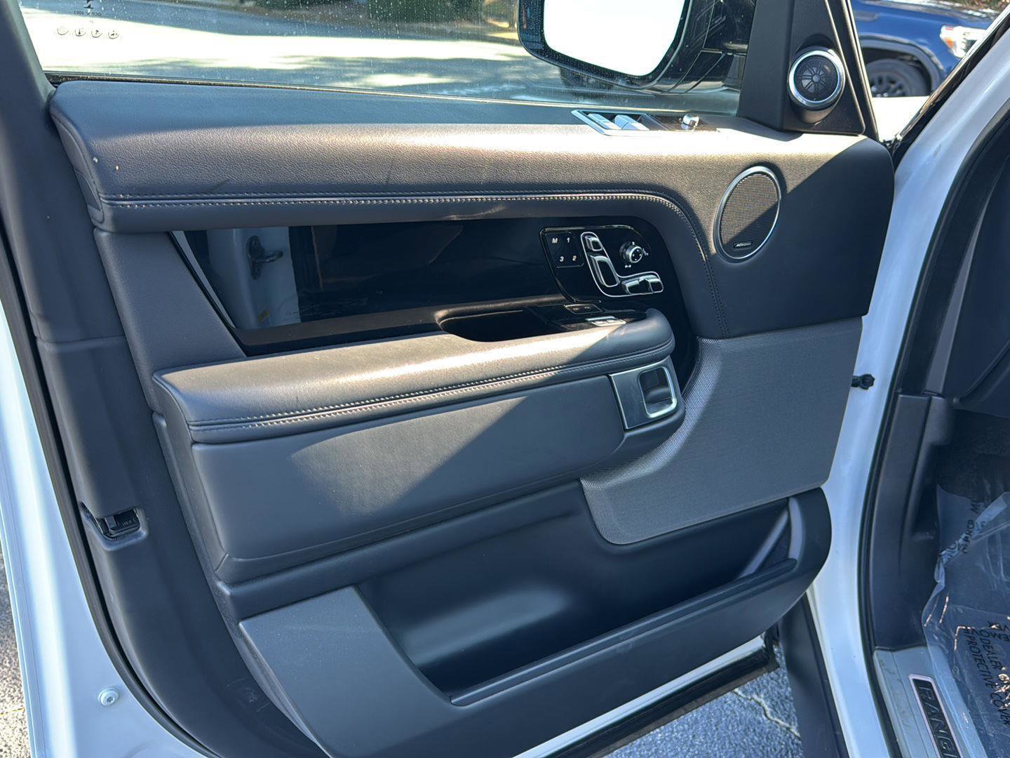 Used 2022 Land Rover Range Rover P525 Westminster Edition image 14