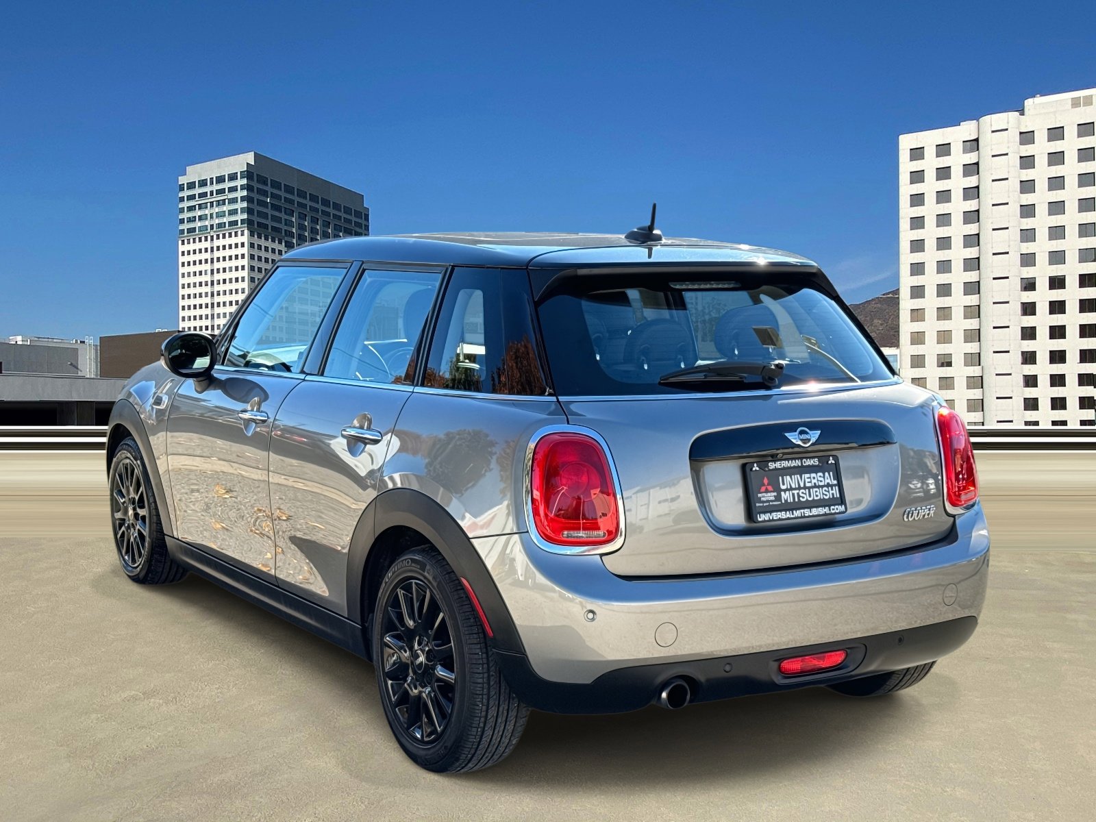 Used 2017 MINI Cooper 4-Door Hardtop image 3