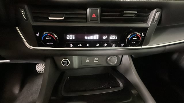 Used 2022 Nissan Rogue S FWD image 23