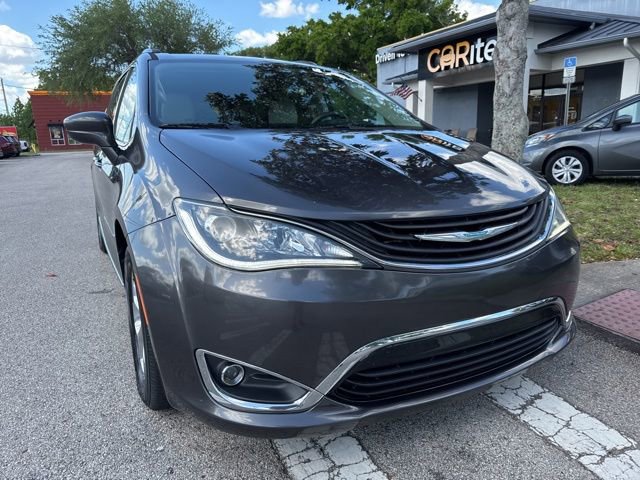 Used 2018 Chrysler Pacifica Touring-L FWD image 2