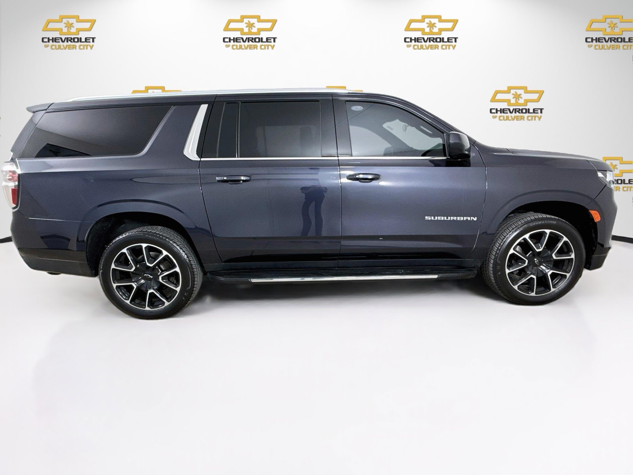 Used 2023 Chevrolet Suburban LS RWD image 9