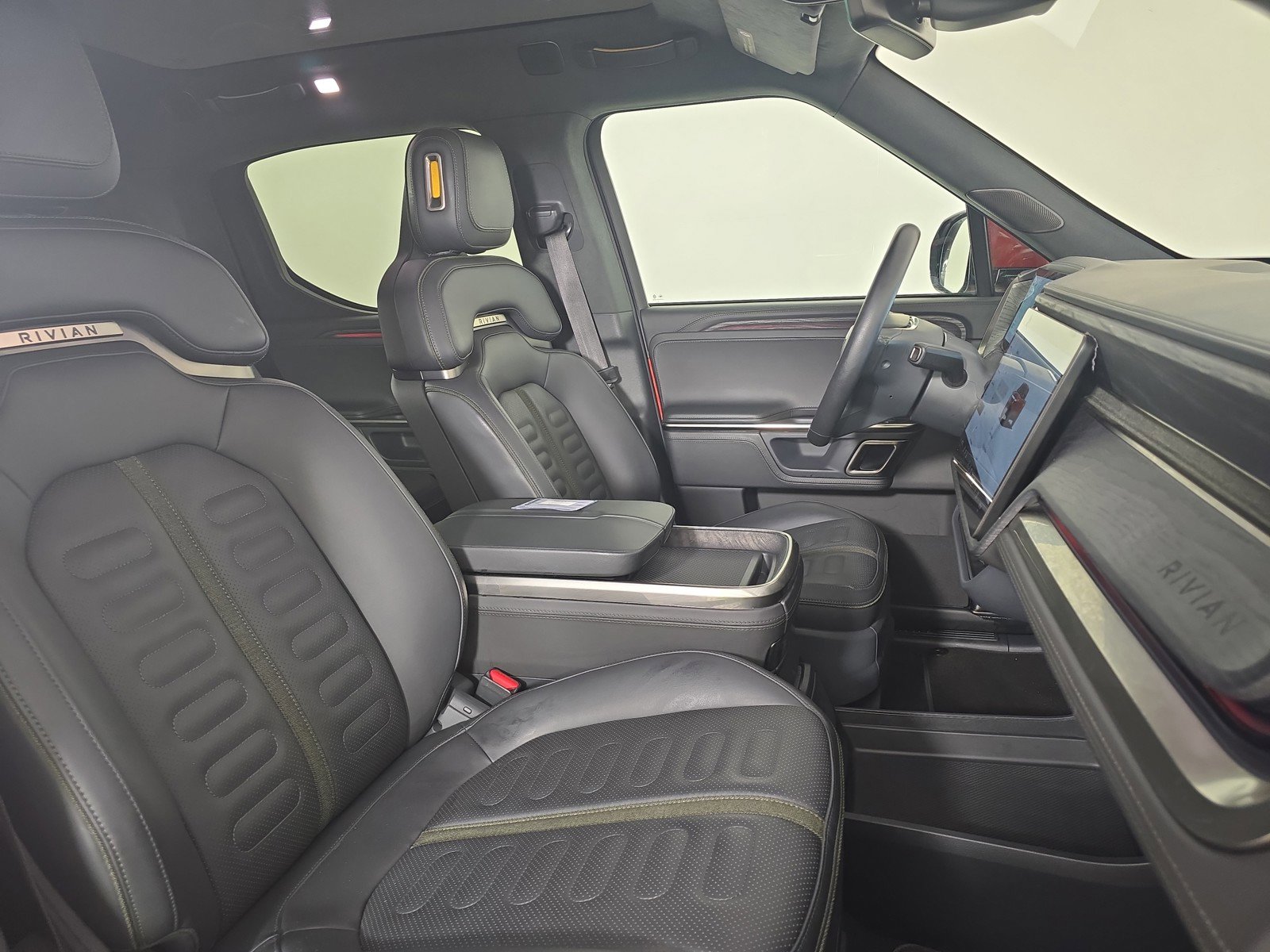 Used 2023 Rivian R1T Adventure image 23