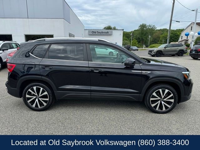 Certified 2023 Volkswagen Taos SE w/ Panoramic Sunroof Package AWD/4WD image 4