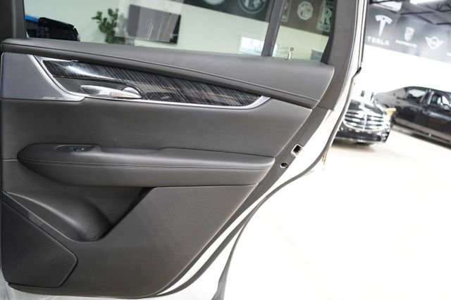 Used 2022 Cadillac XT6 Premium Luxury w/ Technology Package FWD image 19