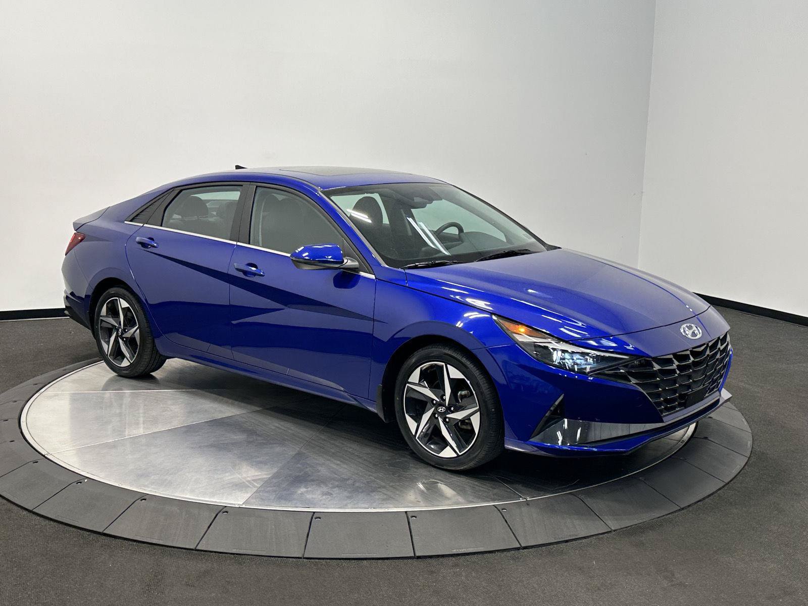 Certified 2023 Hyundai Elantra Limited FWD image 2