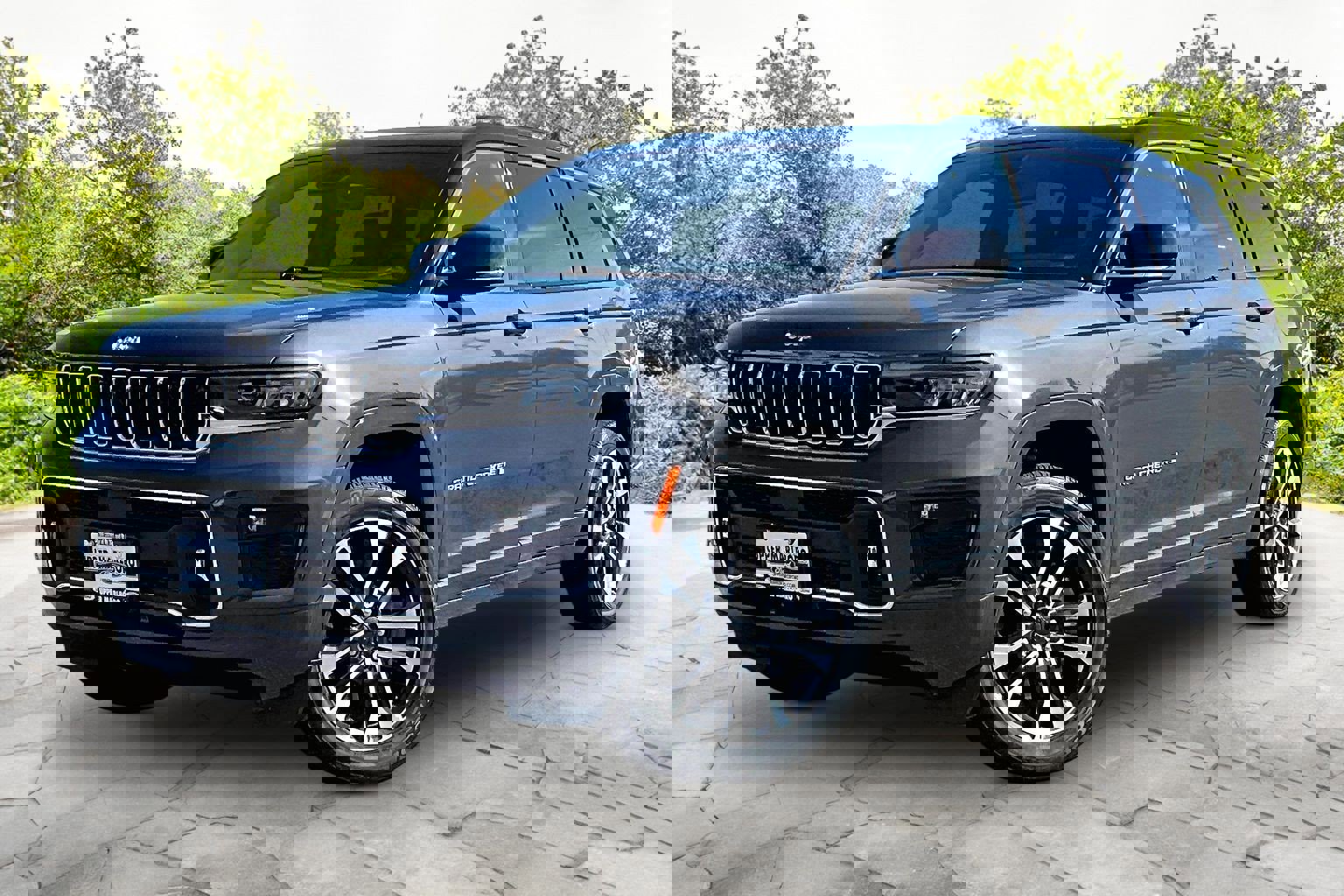 Used 2024 Jeep Grand Cherokee L Overland image 12