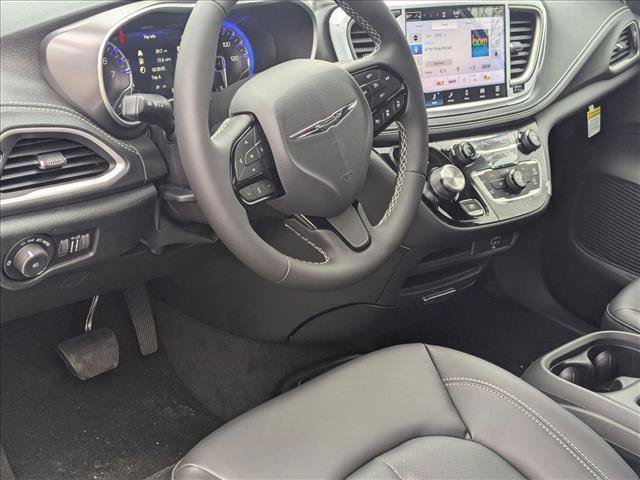 New 2026 Chrysler Pacifica Select w/ S Appearance Package AWD/4WD video 3