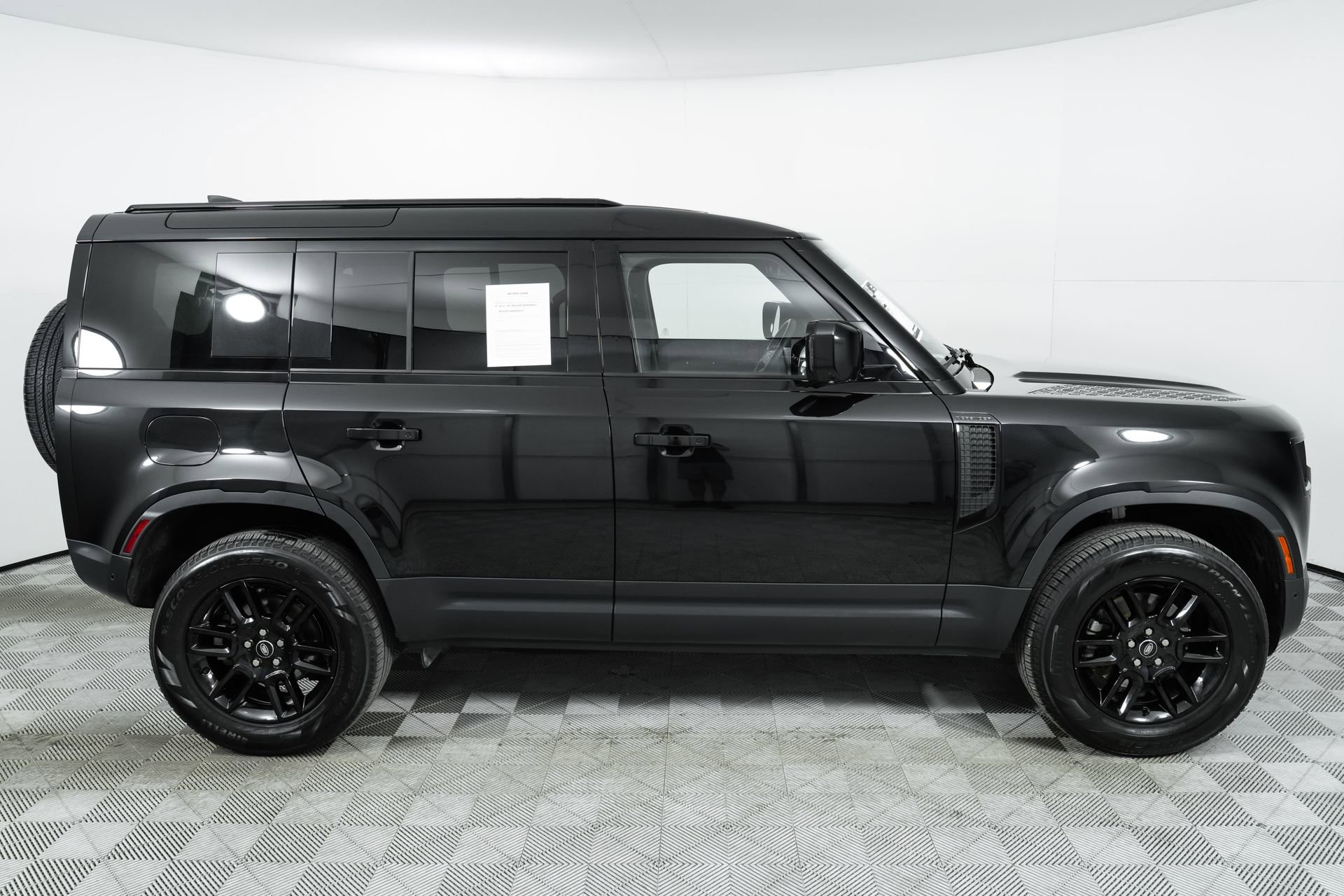 Used 2025 Land Rover Defender 110 S image 71