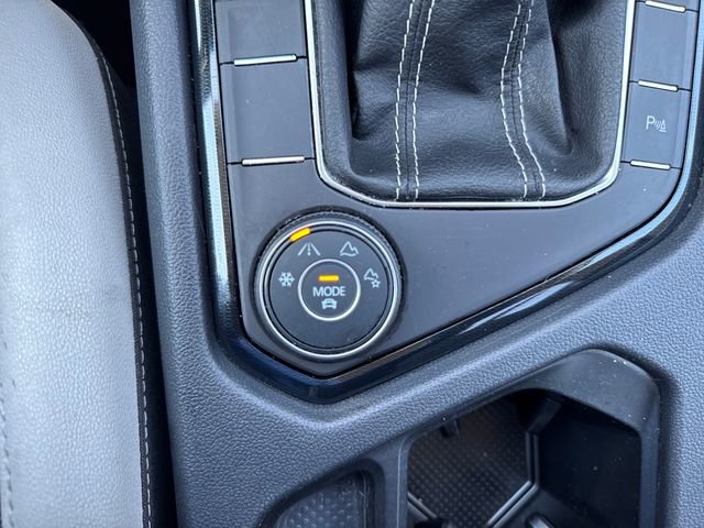 Used 2025 Volkswagen Taos SE image 28