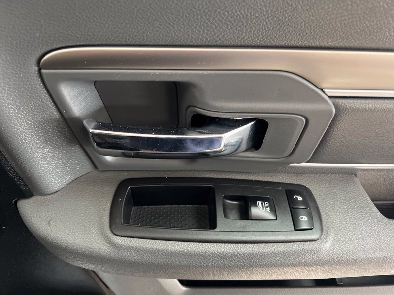 Used 2018 RAM 1500 Classic SLT AWD/4WD image 12