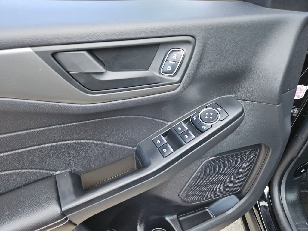 Used 2025 Ford Escape Active AWD/4WD image 15