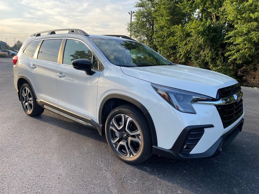 Used 2026 Subaru Ascent Limited AWD/4WD image 2