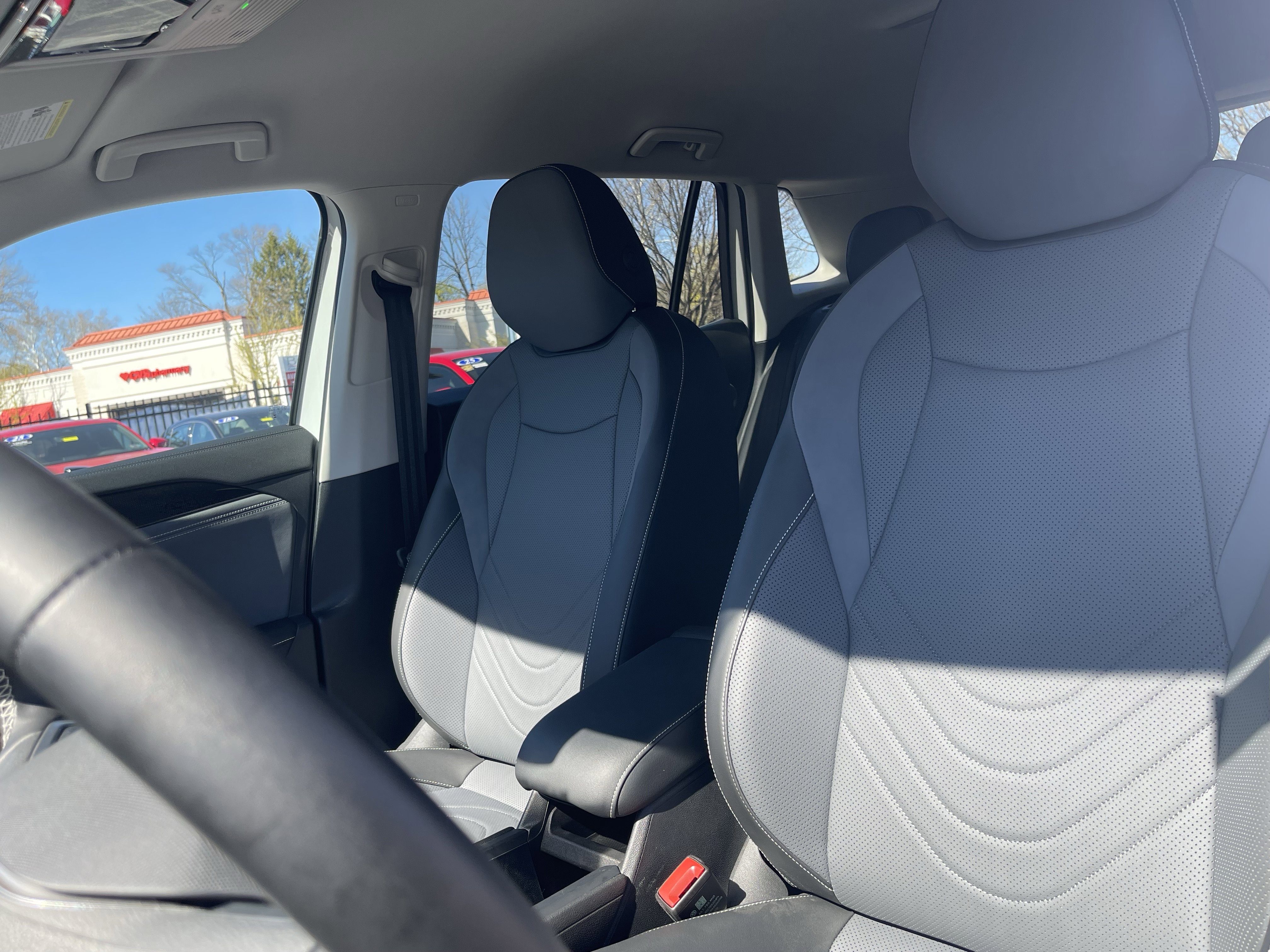 Used 2025 Volkswagen Tiguan SE image 10