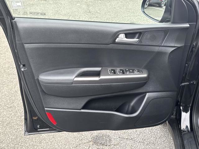 Used 2020 Kia Sportage LX image 14