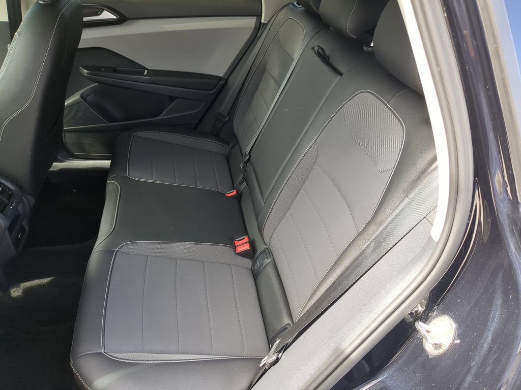 Certified 2023 Volkswagen Taos SE w/ Panoramic Sunroof Package FWD image 17