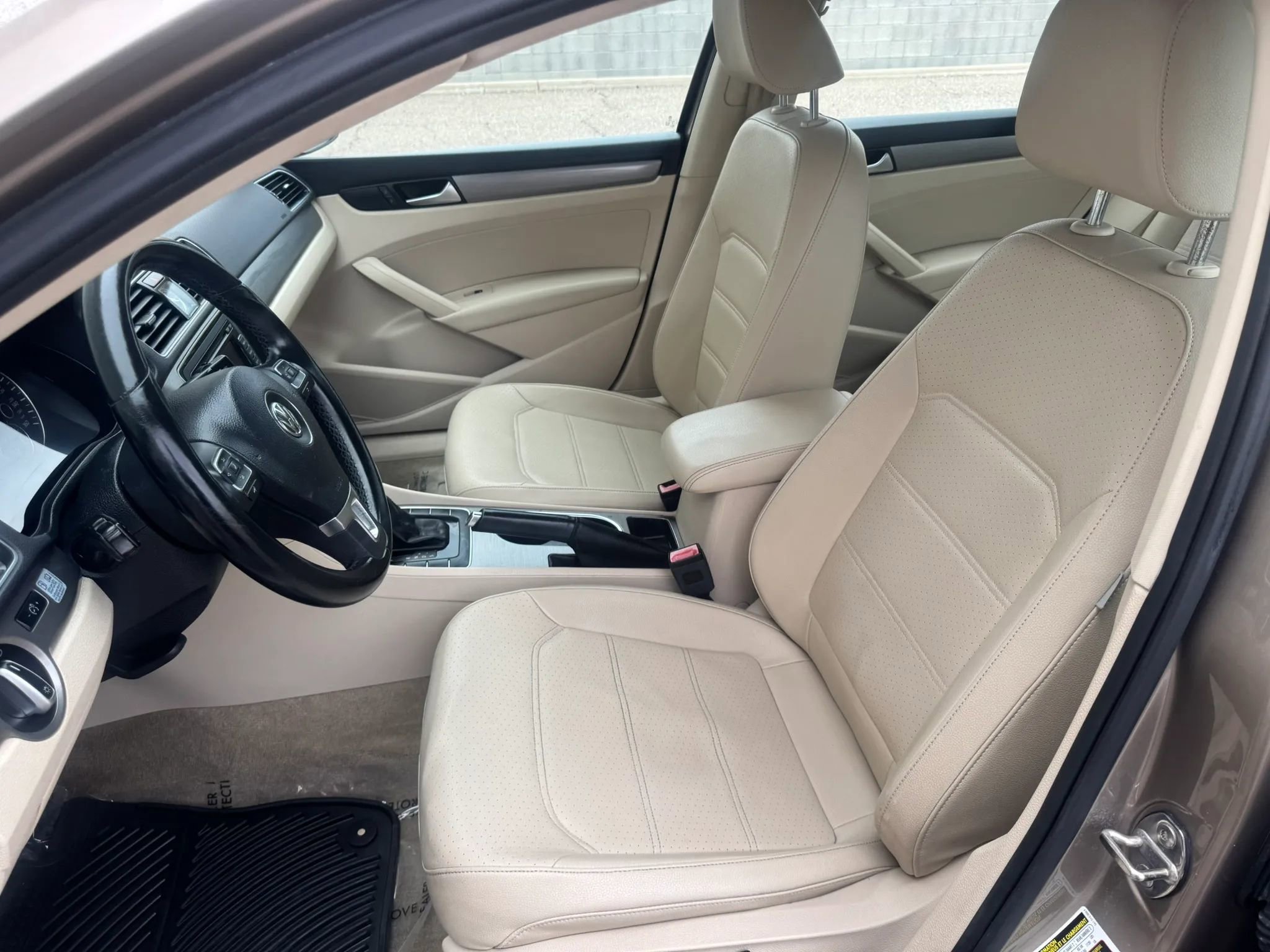 Used 2015 Volkswagen Passat TDI SE FWD image 11