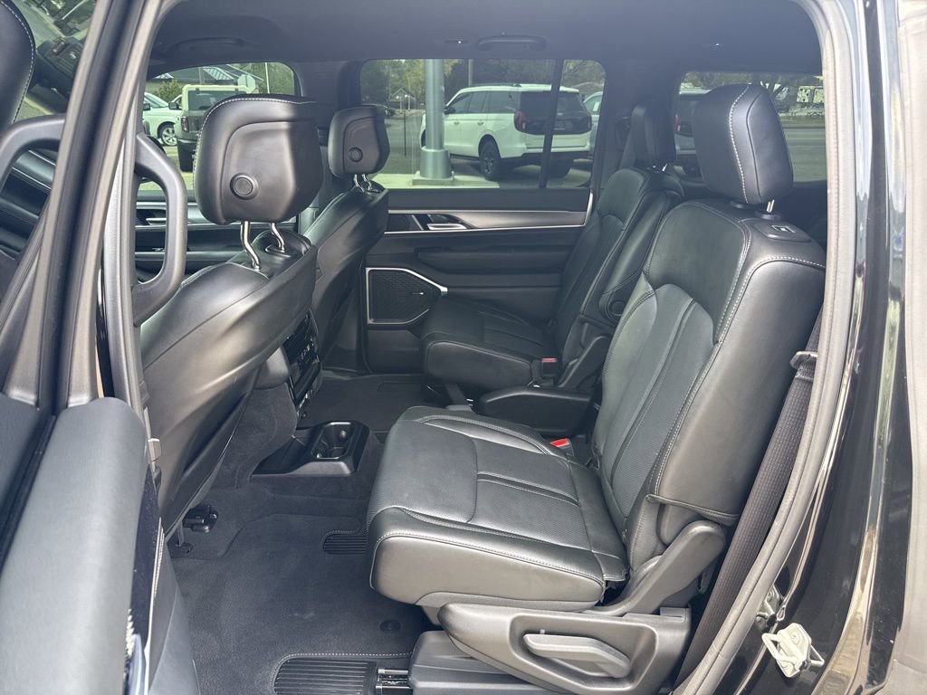Used 2025 Jeep Wagoneer Series II image 23