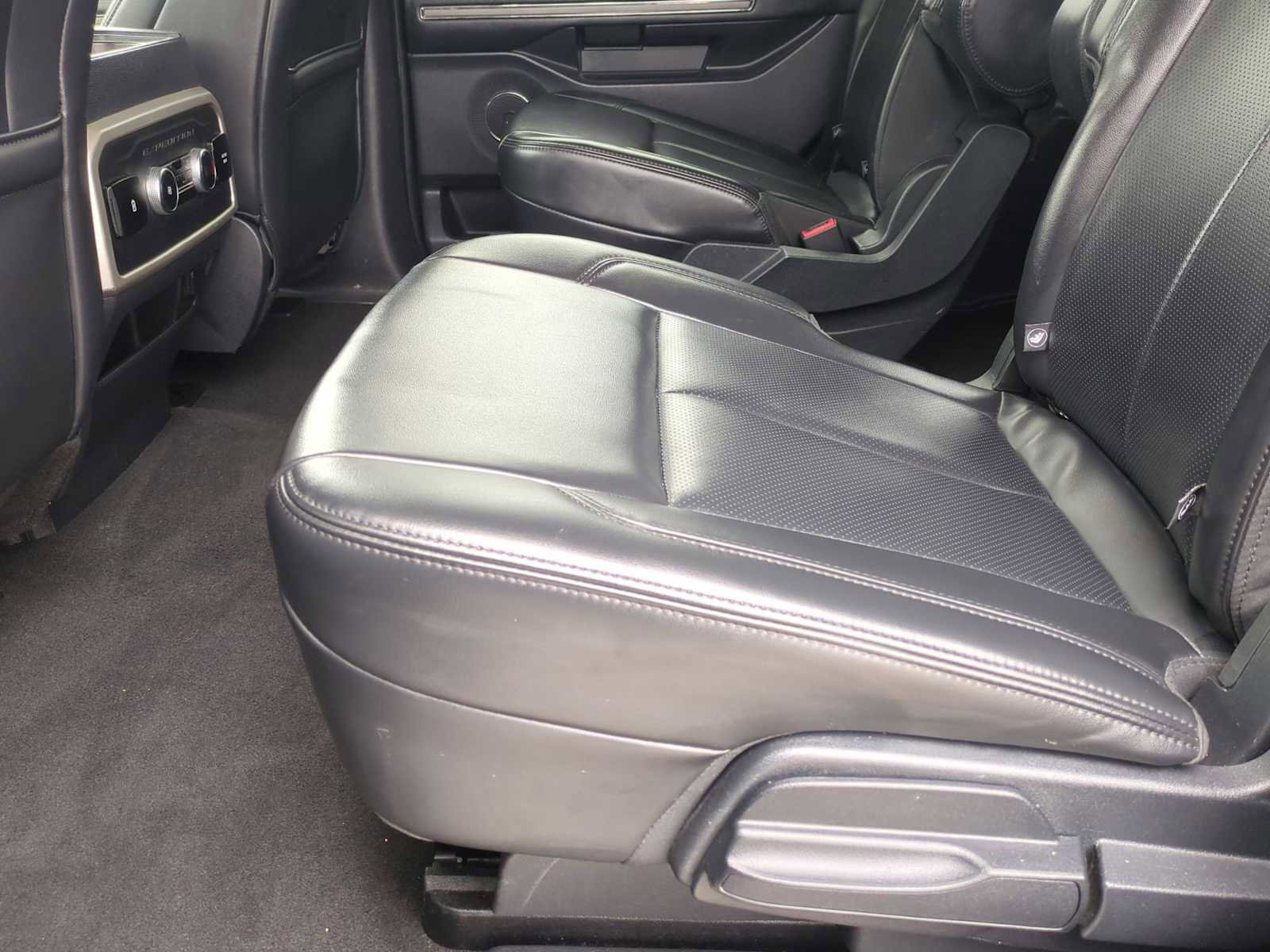 Used 2024 Ford Expedition XLT image 25