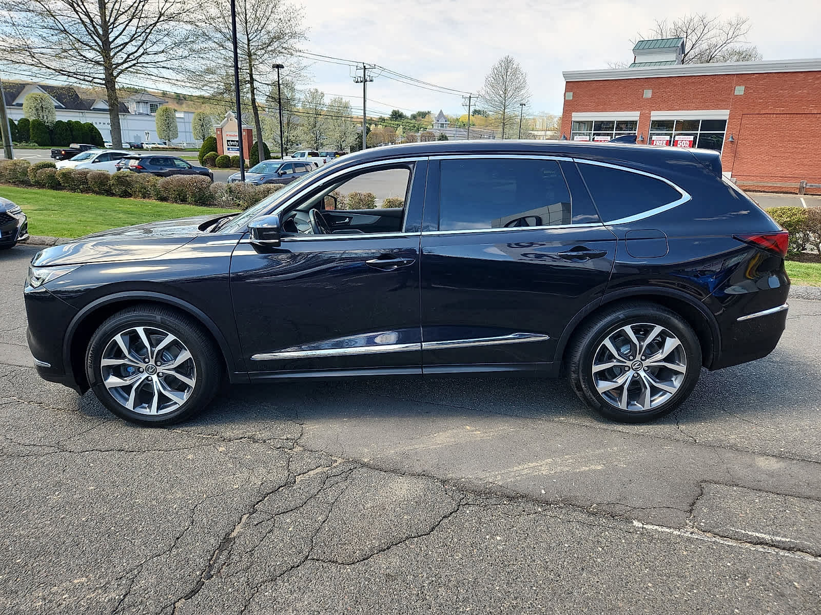 Used 2023 Acura MDX SH-AWD w/ Technology Package image 8