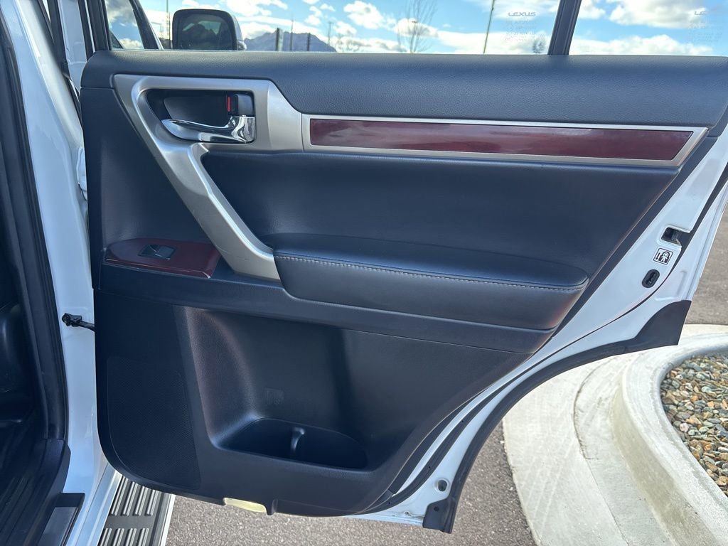 Used 2017 Lexus GX 460 Premium w/ Premium Package image 14