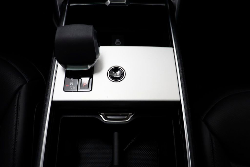 New 2025 Land Rover Range Rover Long Wheelbase SE image 13